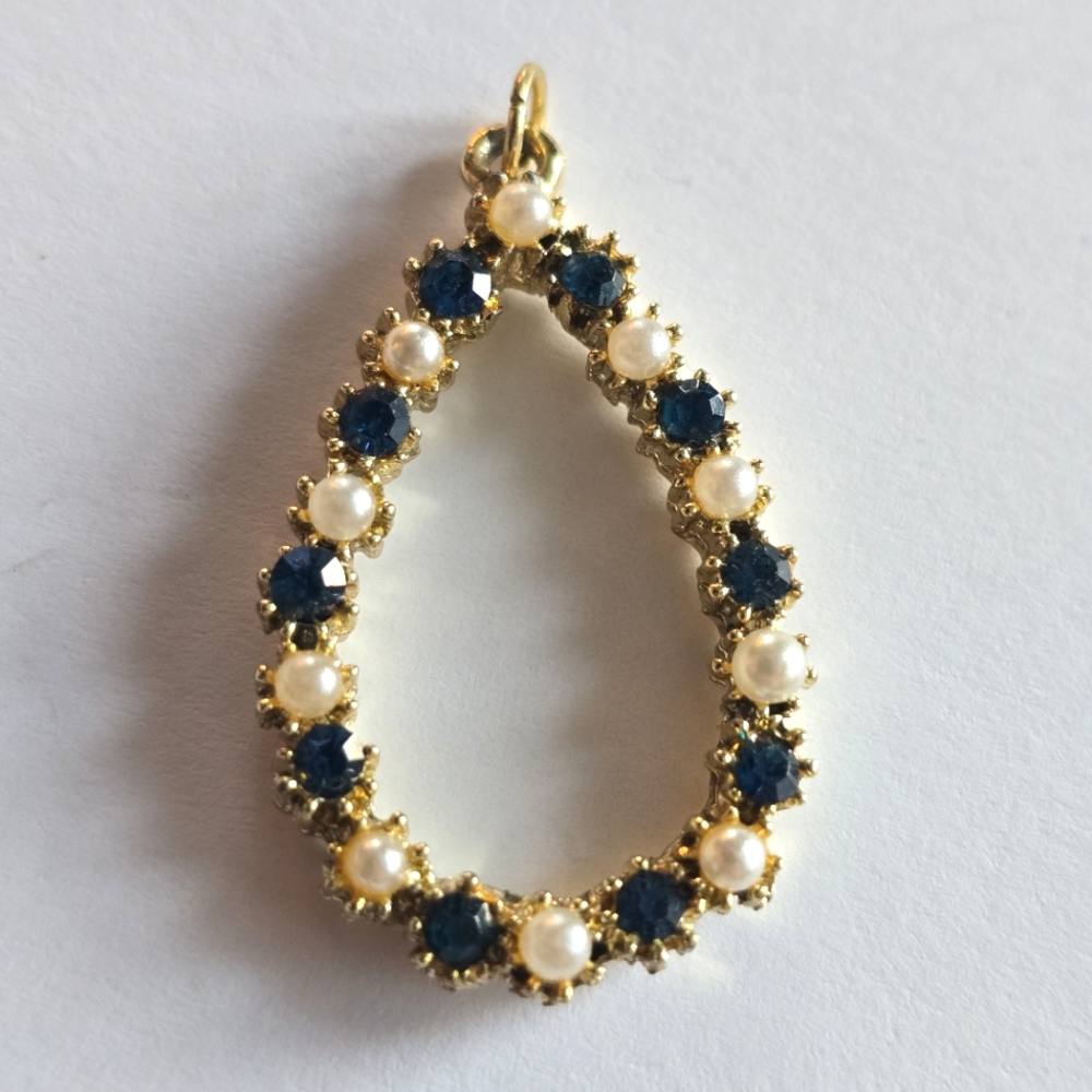 Vintage pendant teardrop shape white faux pearls gold tone blue gems
